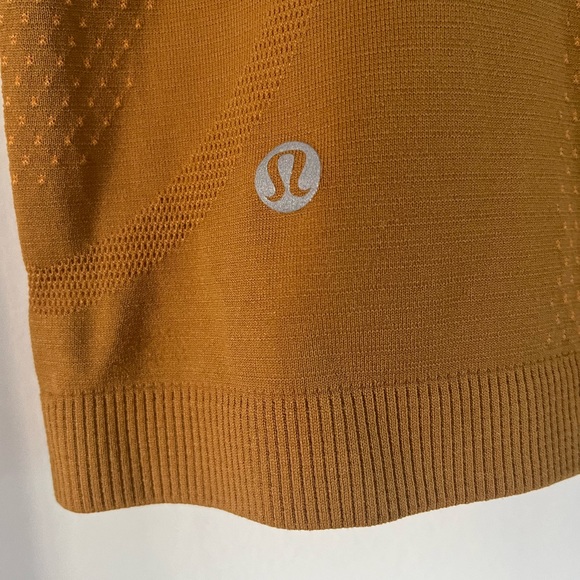 SOLD Lululemon swiftly 1/2 zip 2.0 cool long sleeve thumbholes size 4 - Picture 8 of 10
